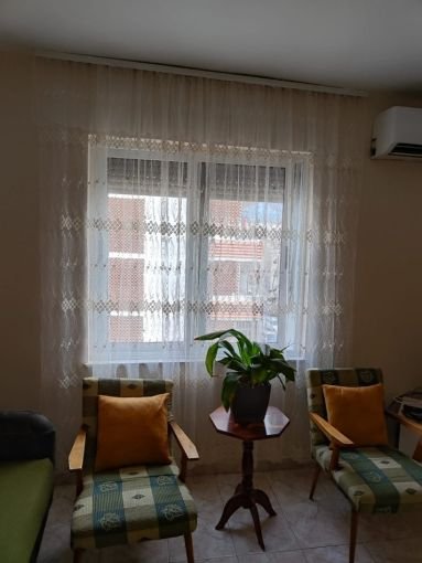 Tirane, jepet me qera apartament 1+1 Kati 4, 60 m² 420 € (xhamlliku , oxhaku)