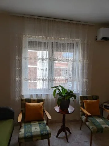 Tirane, jepet me qera apartament 1+1 Kati 4, 60 m² 420 € (xhamlliku , oxhaku)