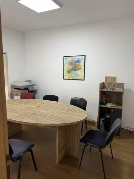 Tirane, jepet me qera zyre Kati 2, 61 m² 500 € (RRUGA E ELBASANIT)