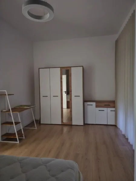 Tirane, jepet me qera Vile 3+1+Ballkon Kati 1, 270 m² 2.500 € (TEG)