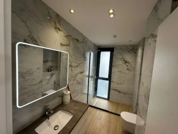 Tirane, jepet me qera apartament 2+1+Ballkon Kati 3, 100 m² 1.400 € (LIQENI THATE)