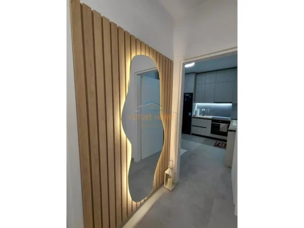 Shqiperi, jepet me qera apartament 1+1 Kati 8, 84 m² 600 € (UNIVERS CITY QTU)