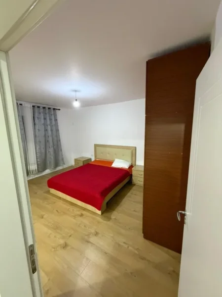 Tirane, jepet me qera apartament 3+1+Ballkon Kati 4, 80 m² 58.000 € 