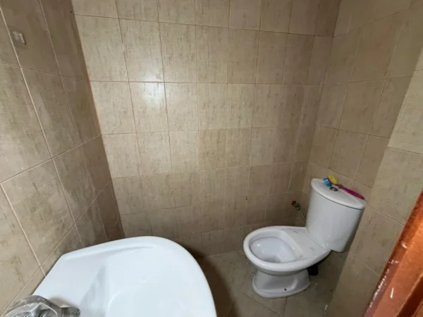 Tirane, jepet me qera ambjent biznesi Kati 1, 120 m² 850 € 