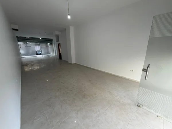 Tirane, jepet me qera ambjent biznesi Kati 1, 120 m² 850 € 