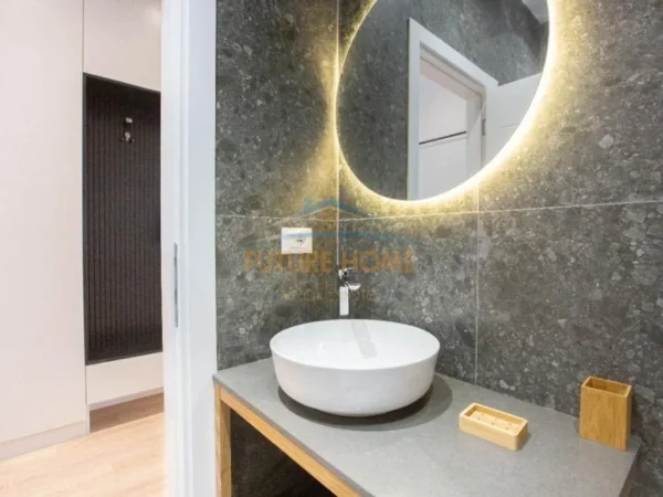 Tirane, jepet me qera apartament 1+1 Kati 5, 75 m² 900 € (SQUARE 21)