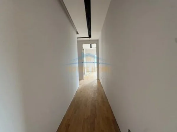 Tirane, shitet apartament duplex 3+1 , 352 m² 750.000 € (Liqeni i Thate)