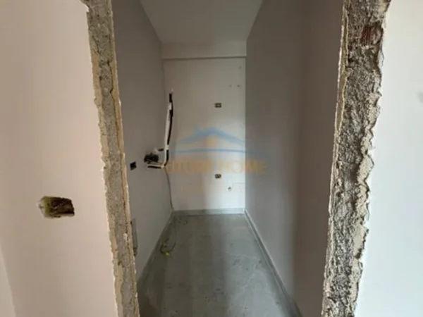 Tirane, shitet apartament duplex 3+1 , 352 m² 750.000 € (Liqeni i Thate)