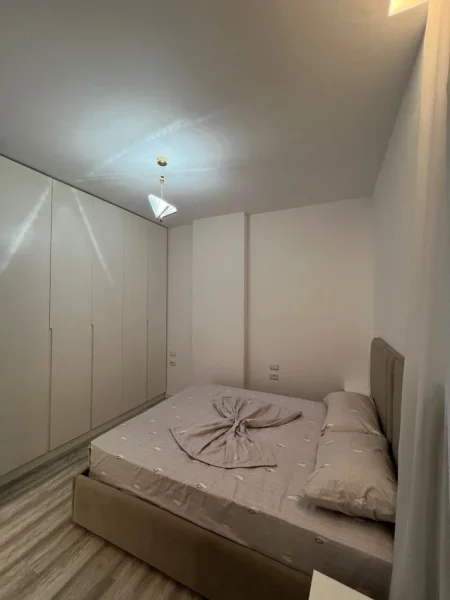 Tirane, jepet me qera apartament 2+1 Kati 5, 100 m² 800 € (Rruga 5 Maj)