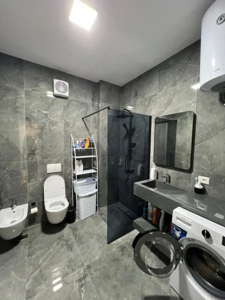 Tirane, jepet me qera apartament 2+1 Kati 5, 100 m² 800 € (Rruga 5 Maj)