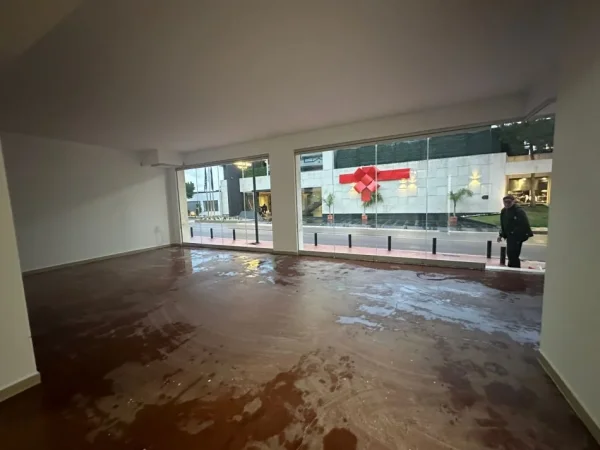 Tirane, jepet me qera ambjent biznesi Kati 0, 50 m² 1.600 € (Marina Bay, Vlorë)