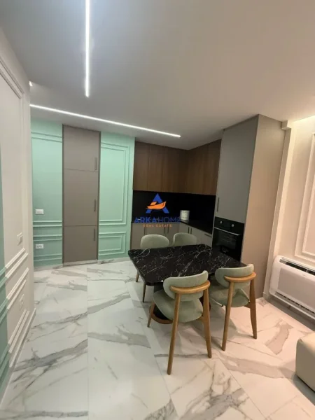 Tirane, jepet me qera apartament 1+1+Ballkon Kati 5, 75 m² 800 € 