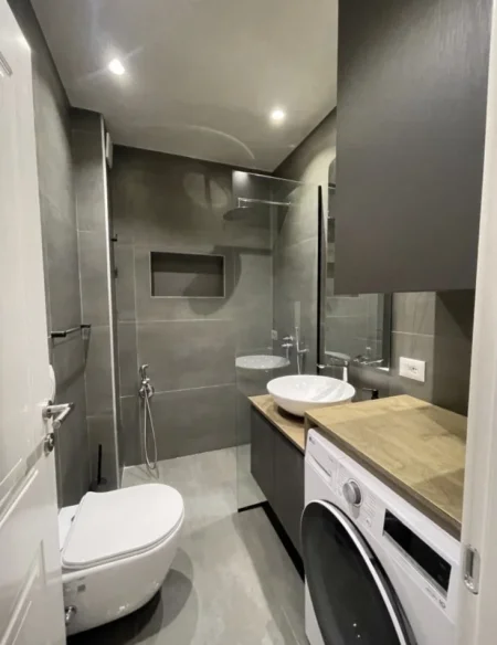 Tirane, jepet me qera apartament 2+1+Ballkon , 600 € (Selite, Prane Xhamise)