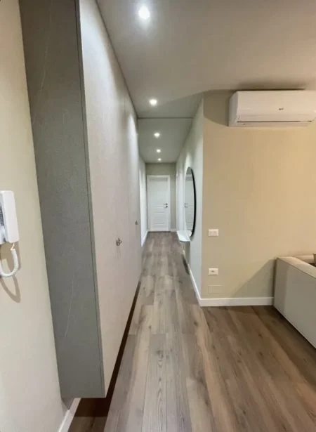 Tirane, jepet me qera apartament 2+1+Ballkon , 600 € (Selite, Prane Xhamise)