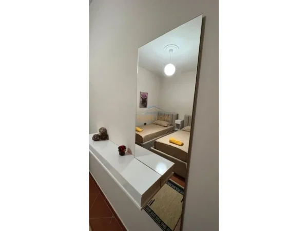 Tirane, jepet me qera apartament 2+1+Ballkon Kati 7, 90 m² 800 € (rruga ismail qemali)