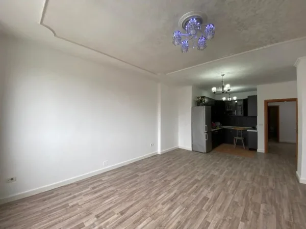 Tirane, jepet me qera zyre Kati 11, 143 m² 1.500 € (ISH EKSPOZITA)