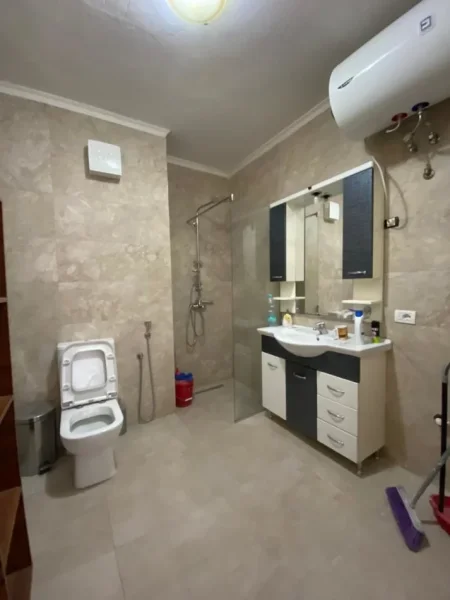 Tirane, jepet me qera zyre Kati 11, 143 m² 1.500 € (ISH EKSPOZITA)