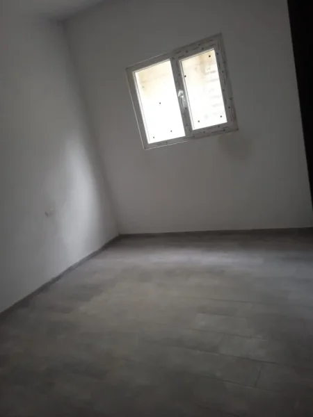 Tirane, shes apartament 1+1 Kati 1, 70 m² 57.000 € (Rruga Gaxherri)