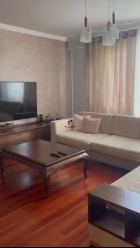 Tirane, jepet me qera apartament 3+1 Kati 3, 160 m² 2.000 € (BLLOKU)