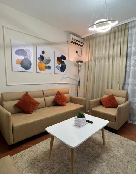 Tirane, jepet me qera apartament 2+1 Kati 7, 85 m² 800 € (Bllok)
