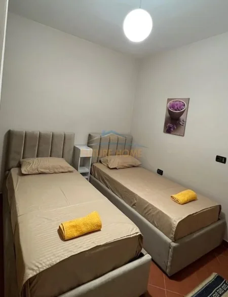 Tirane, jepet me qera apartament 2+1 Kati 7, 85 m² 800 € (Bllok)