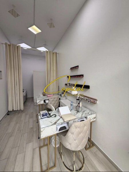 Tirane, jepet me qera ambjent biznesi Kati 0, 20 m² 470 € (21 DHJETORI)