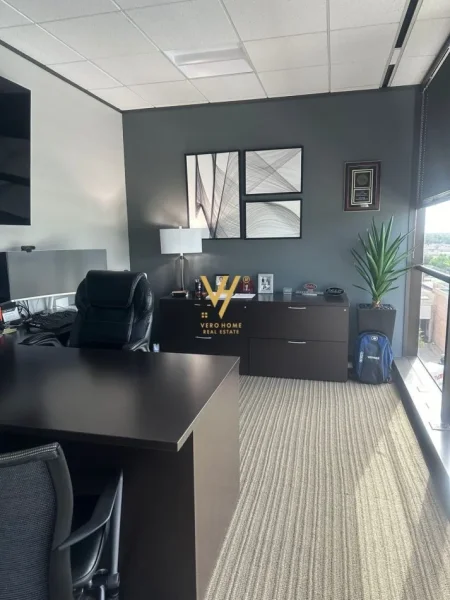 Tirane, jepet me qera zyre Kati 15, 350 m² 5.000 € (KULLAT BINJAKE)