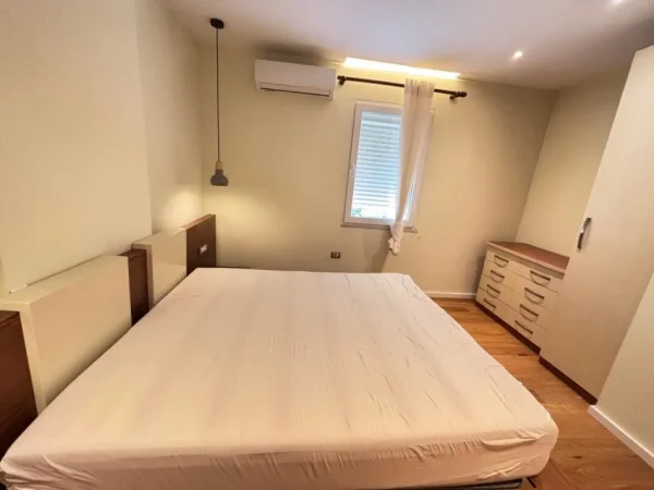 Tirane, jepet me qera apartament 3+1+Ballkon Kati 3, 100 m² 830 € (Rruga Dervish Hekali)