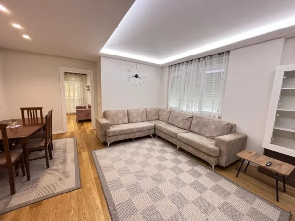 Tirane, jepet me qera apartament 3+1+Ballkon Kati 3, 100 m² 830 € (Rruga Dervish Hekali)