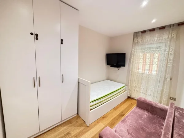 Tirane, jepet me qera apartament 3+1+Ballkon Kati 3, 100 m² 830 € (Rruga Dervish Hekali)