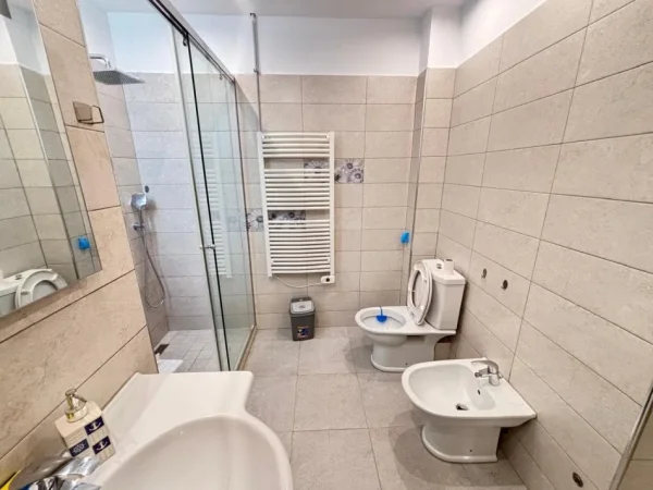 Tirane, jepet me qera apartament 3+1+Ballkon Kati 3, 100 m² 830 € (Rruga Dervish Hekali)