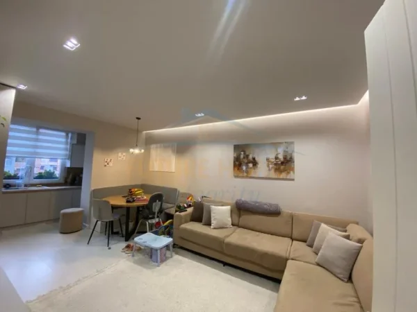 Tirane, shitet apartament 1+1+Ballkon Kati 4, 51 m² 135.000 € (Vasil Shanto)