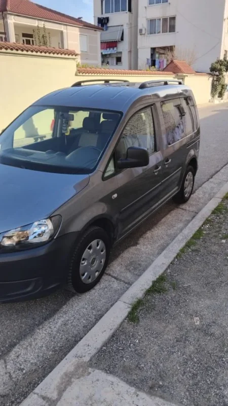 Durres, Shitet Volkswagen Caddy 2014 Nafte, gri e erret manuale Kondicioner 230.000 km 7.000 €