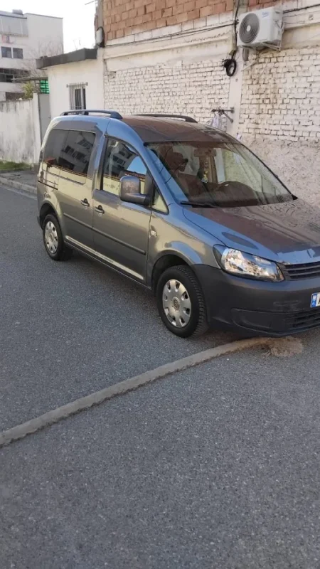 Durres, Shitet Volkswagen Caddy 2014 Nafte, gri e erret manuale Kondicioner 230.000 km 7.000 €
