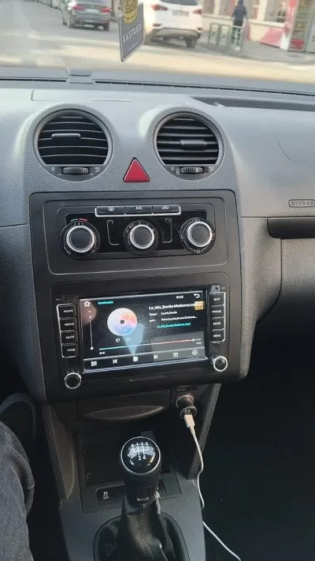 Durres, Shitet Volkswagen Caddy 2014 Nafte, gri e erret manuale Kondicioner 230.000 km 7.000 €