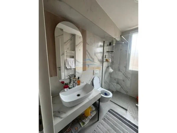 Tirane, shitet apartament 3+1 Kati 4, 109 m² 240.000 € (21 Dhjetori)