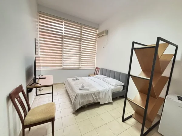 Tirane, jepet me qera garsonier 1+1 Kati 2, 25 m² 440 € (Rruga Myslym Shyri)
