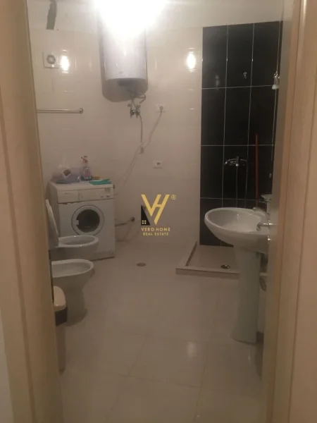 Tirane, jepet me qera apartament 2+1+Ballkon Kati 1, 80 m² 520 € (ASTIR)