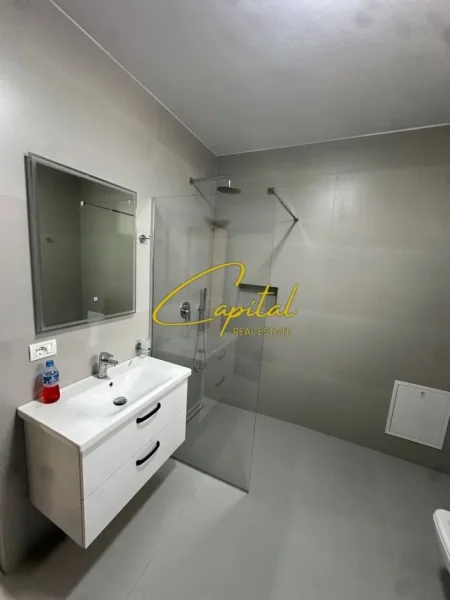 Tirane, jepet me qera apartament 2+1 Kati 2, 105 m² 400 € (SHKOZE)