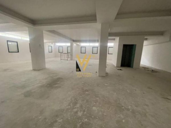 Tirane, jepet me qera ambjent biznesi Kati -1, 1.460 m² 18.000 Euro (STACIONI I TRENIT)