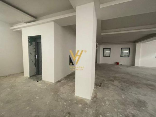 Tirane, jepet me qera ambjent biznesi Kati -1, 1.460 m² 18.000 Euro (STACIONI I TRENIT)