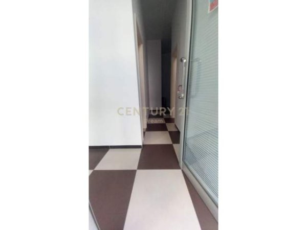 Tirane, jepet me qera dyqan Kati 0, 33 m² 350 Euro (Rruga Xhanfize Keko Tirana, Albania)