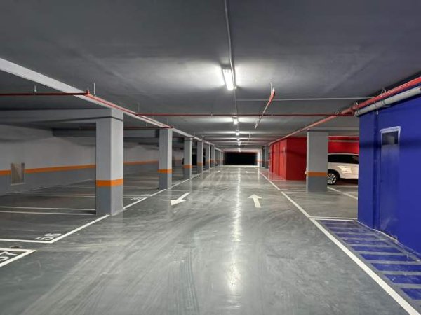 Tirane, jepet me qera magazine Kati -1, 300 m² 900 Euro (astir)