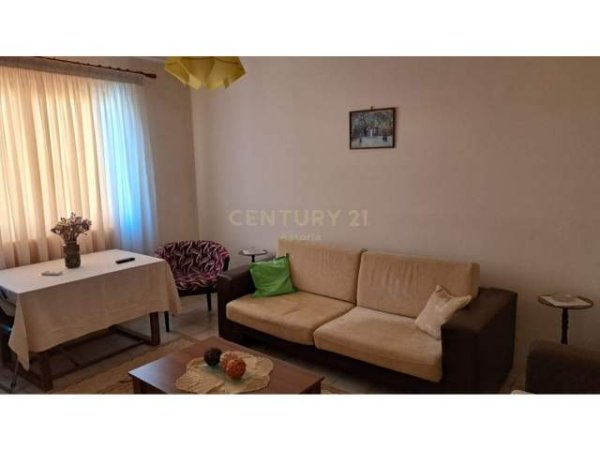 Tirane, shitet apartament 1+1 Kati 3, 63 m² 63.000 Euro (Kombinat)