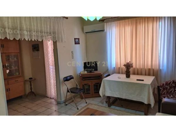 Tirane, shitet apartament 1+1 Kati 3, 63 m² 63.000 Euro (Kombinat)