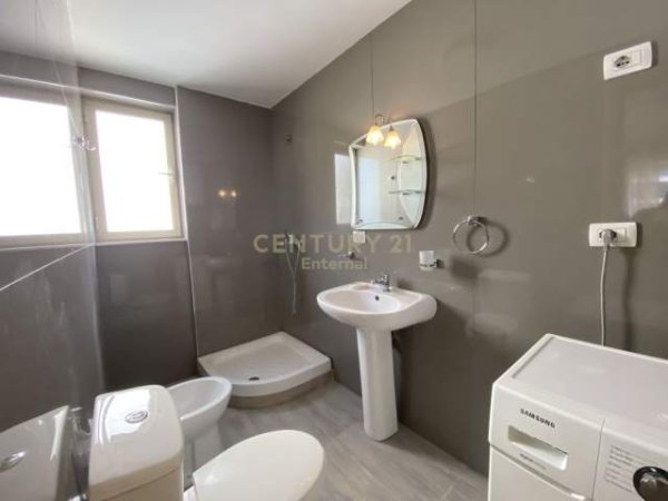 Tirane, jepet me qera apartament 2+1+BLK Kati 4, 95 m² 600 Euro (Kopshti Botanik Zoologjik)