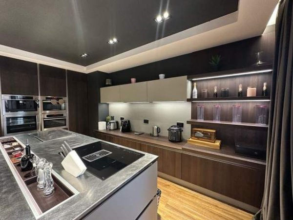 Tirane, jepet me qera apartament 3+1 Kati 6, 210 m² 2.500 Euro (Rruga Frank Bardhi, Tirane)