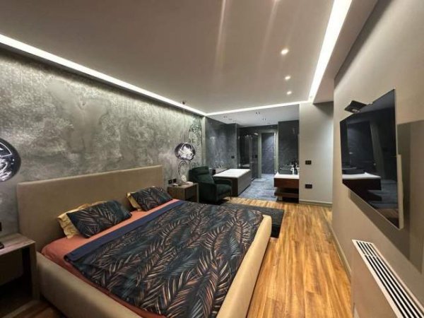 Tirane, jepet me qera apartament 3+1 Kati 6, 210 m² 2.500 Euro (Rruga Frank Bardhi, Tirane)