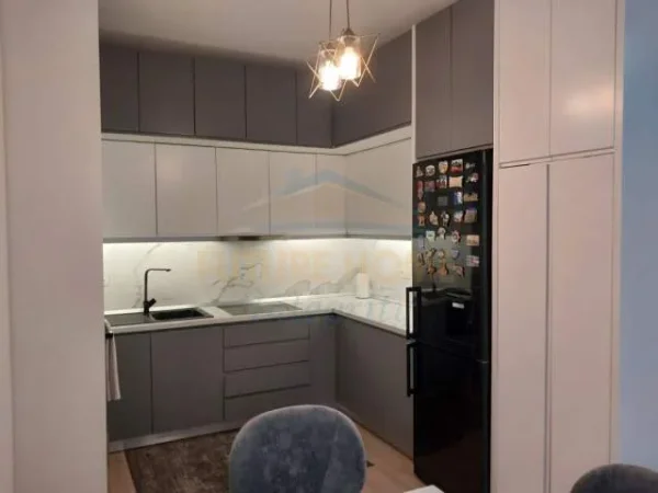 Tirane, jepet me qera apartament Kati 3, 104 m² 600 Euro (Ali Demi)