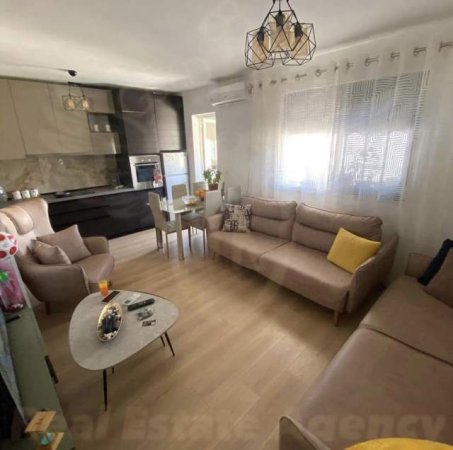 Durres, shes apartament 1+1+BLK Kati 5, 63 m² 43.000 Euro (Shkolla Eftali Koci Lagja 7)